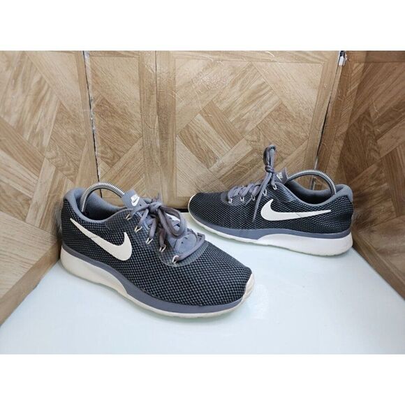 Nike Women's Tanjun Racer Running Training Gray Shoes Size 9.5.  127 - Picture 1 of 11